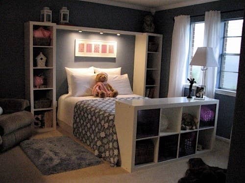 The connecting shelf is a great place to put lights.