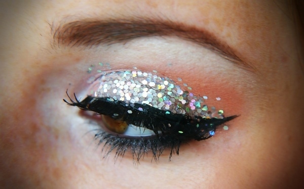 26 Ways To Make Glitter Your New Smokey Eye
