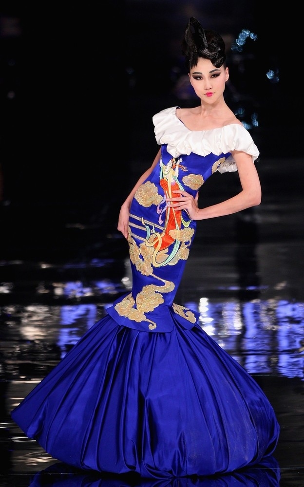 32 Fascinating Outfits From China Fashion Week