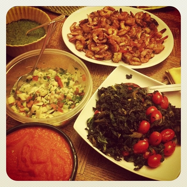 @antheapena: "Kale & toms, spicy grilled shrimp w/ cilantro dip, puréed carrots & ginger, ceviche. @immaculateinfat #sandysnacks"