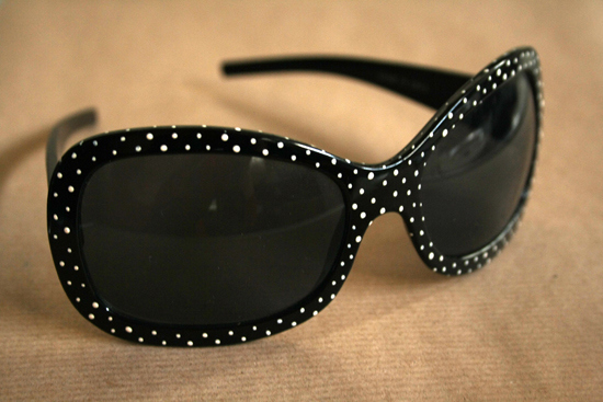 Use a toothpick to paint polka dots on to your frames — no special paint required.