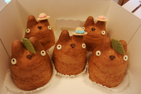 A whole family of Totoros!
