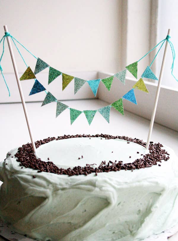 Learn how to make this little cake display here.