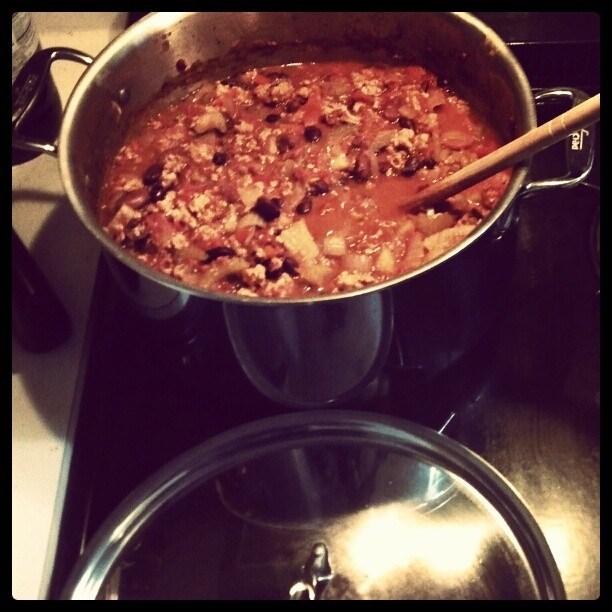 @maggeedorsey: "Turkey and chorizo chili to weather the storm. #sandysnacks"