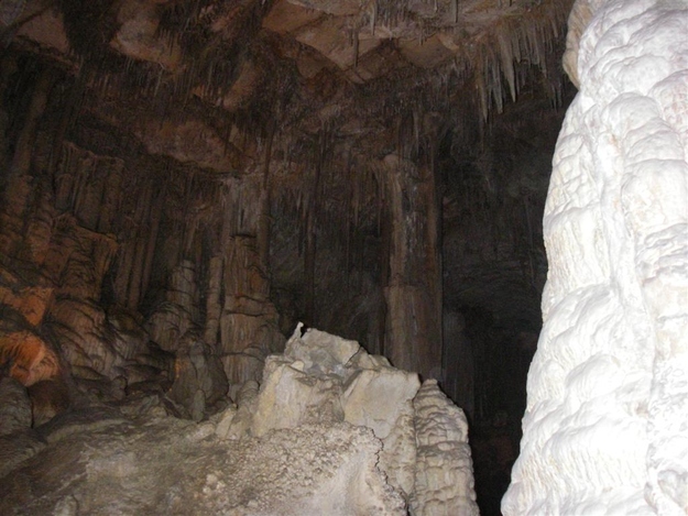 Forget penthouse apartments, stalactites and stalagmites are true luxury. And that's what cavemen came home to each day! Amazing caves served as their pied-a-terre and they didn't even need expensive furniture to further beautify.