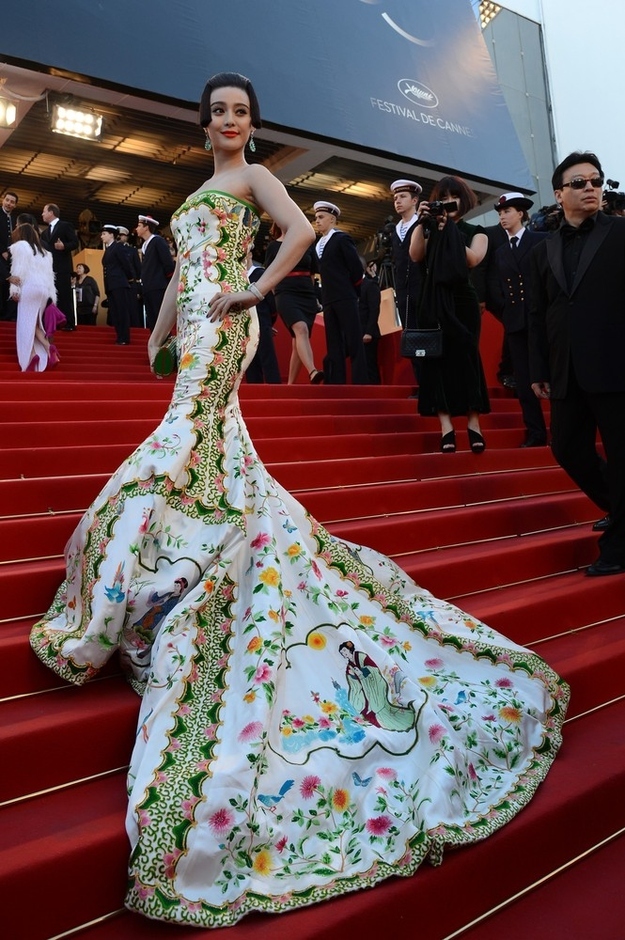 Chinese model Fan Bing Bing poses on the red carpet before the screening of 'Moonrise Kingdom' and the opening ceremony of the 65th Cannes film festival on May 16, 2012 in Cannes.
