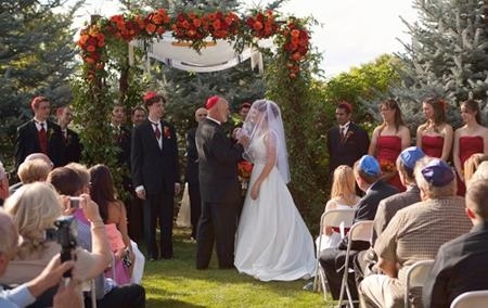 Who knew that you could get hitched in White Castle, one of many ‘retail wedding’ outlets? Many discount (yes, in other words cheap as chips) stores and fast food restaurants are offering to hold weddings.