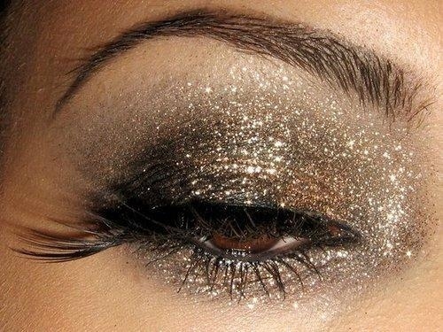Ways To Make Glitter Your New Smokey Eye