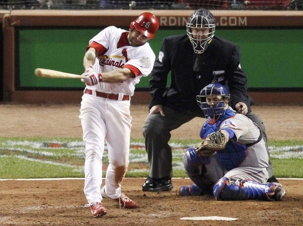 Lance Berkman singles in the tying run
