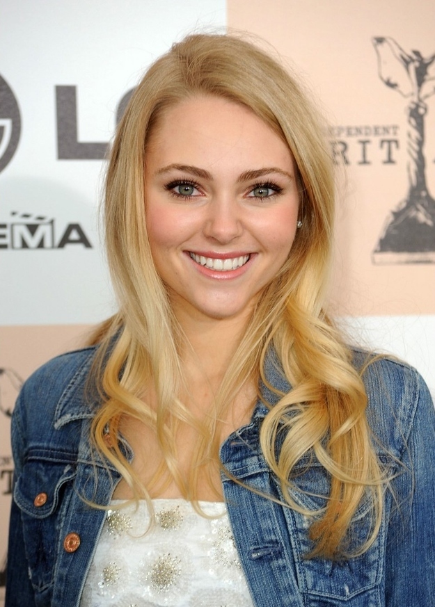 AnnaSophia Robb, who has previously starred in Because of Winn-Dixie, Charlie and the Chocolate Factory, and Race to Witch Mountain