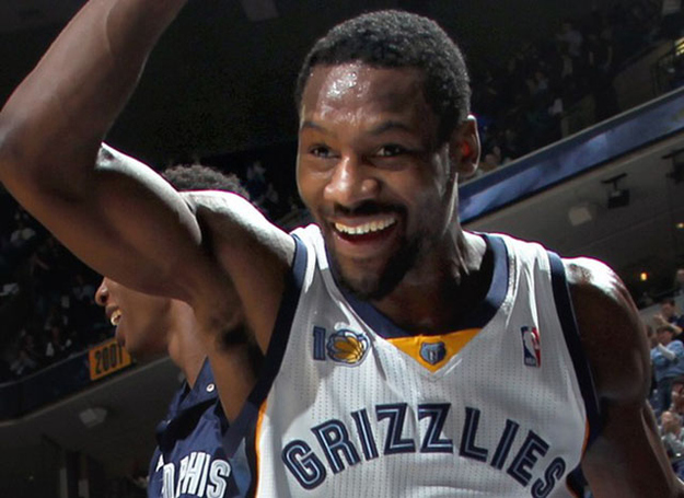 Sample Tweet:"Jamming beats!! That I borrowed temporally from. My coach,, but either its a shortage in the headphones!! Or somen worng"@aa000G9