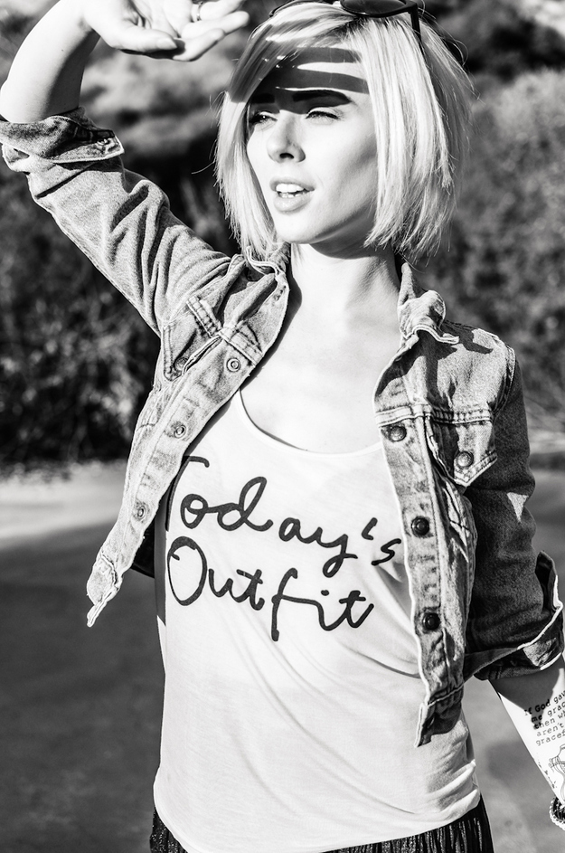 As one of the most sought out models in the business, to one of the webs favorite sassy babes, Alysha Nett is quite the busy lady. Mostly known for her modeling and ridiculously good looks, it's safe to say all the girls want to be her and all the guys want to be with her. In addition to her looks, it's obvious this woman has a rad sense of style, and through one her many trips of photographing and keeping busy, we were lucky enough to get her ins and outs on her person style!