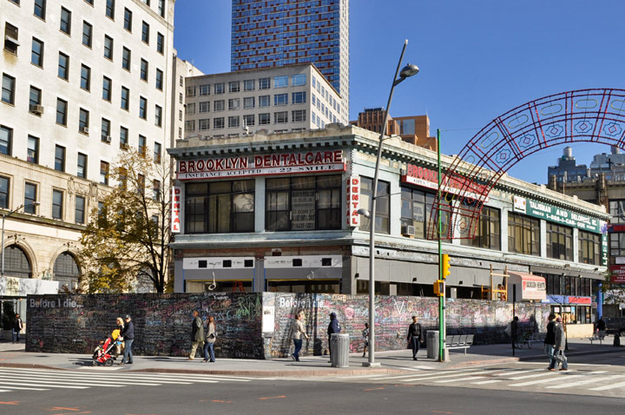 Brooklyn Dental care building is under renovation, so Theresa Mullen and the Shake Shack team installed temporary barriers and applied the kit.