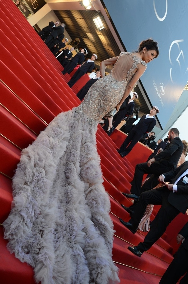 US actress Eva Longoria poses on the red carpet before the screening of 'Moonrise Kingdom' and the opening ceremony of the 65th Cannes film festival on May 16, 2012 in Cannes.