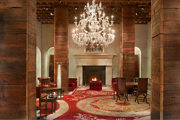 The Gramercy Park Hotel is the bohemian hot spot in New York City. Each room is uniquely laid out to offer a different experience. Sneak a peek into the Private Roof Club and Landscaped Garden for a glimpse at celebrity guests like Anne Hathaway, Madonna, Sheryl Crow, Halle Berry, and the Donald himself.