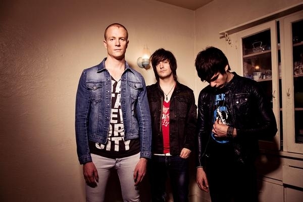 Did I say 6 awesome bands? I meant 5. Eve 6, I give you permission to stay on hiatus. Forever. Though that one song about killing your girlfriend's lover was pretty cool. Oh, and did you ever get a new car?