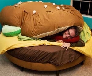 Sleep like the burger king with the hamburger bed that comes with your choice of toppings, soda, and a side of fries. Made using only the freshest ingredients, this delicious bed will wrap you up in between its lettuce and cheese, giving you a wonderful night’s sleep.
