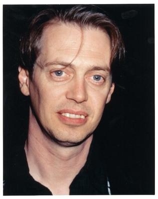 Steve Buscemi, makin sweet sweet sub love to the camera.