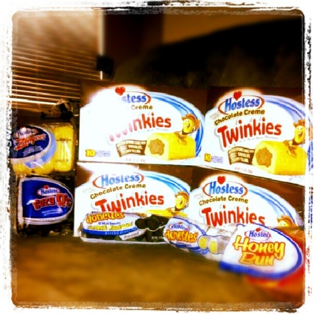Last 4 boxes and ppl wanting to jack me for them #twinkies #theend