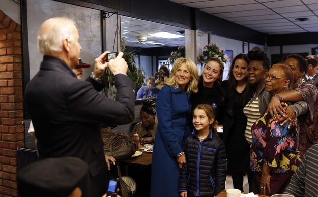Biden meets patrons of the Landmark Restaurant in Cleveland.