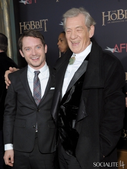 The Hobbit premieres have finally hit the US! And there’s only a week left till the movie opens! So much yay!The stars were out on the red carpet last night as everyone wanted to part of The Hobbit‘s premiere at the Ziegfeld Theatre in New York City. Elijah Wood and Ian McKellan looked awesome on the red carpet. They’re pretty much old pros at this whole Lord of the Rings film premiere thing.