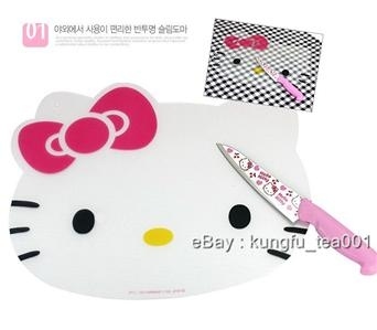 Note the kitties all over the blade of the knife.
