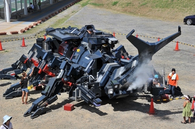 A 17 ton beetle robot named Kabutom RX-03 is displayed at the Tsukuba Festival at Tsukuba city, Japan. Just what we needed, giant bugs...