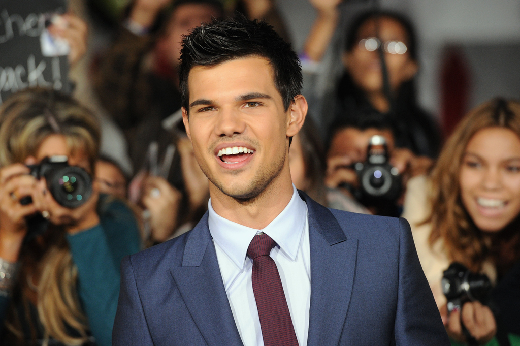 "The thing I love is that my home life hasn't changed. I still help out with the garbage. I still help out with the lawn," Lautner has said about living at home. “I live outside of Los Angeles. It’s quiet and nice. My family and friends keep me grounded. I do go out with my friends and do normal things…it’s like I’m living two lives.” A down to earth werewolf who likes chores? Amazing.