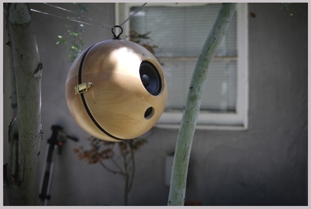 Fashion an amazing set of speakers using wooden salad bowls.