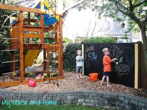 Create an outdoor art haven by mounting a giant chalkboard against the fence.