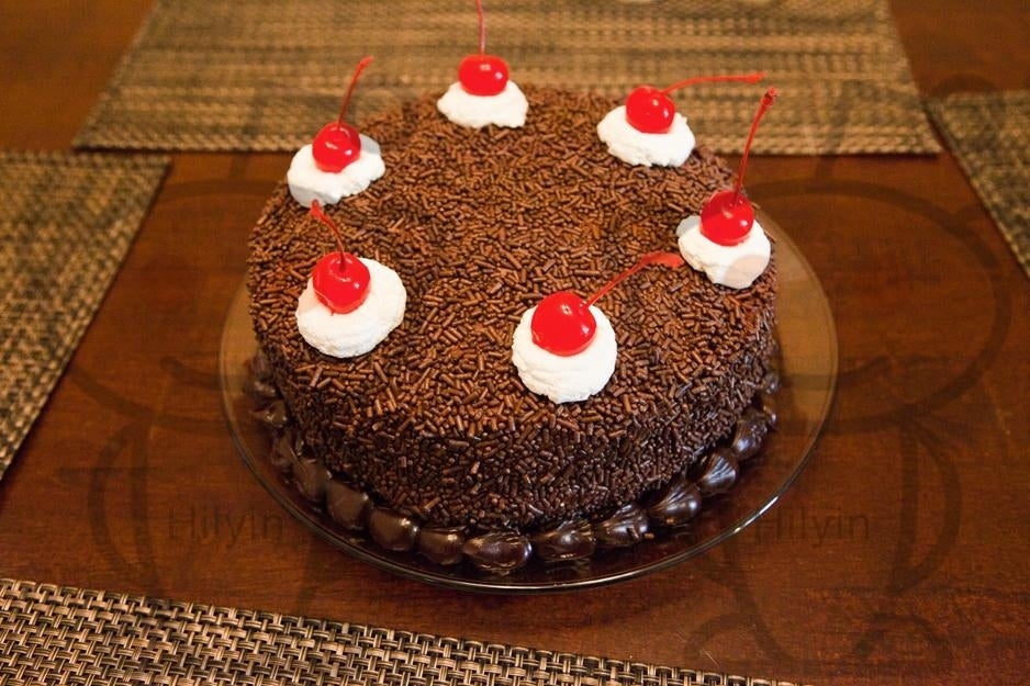 27 Delectable Geeky Cakes Almost Too Pretty To Eat