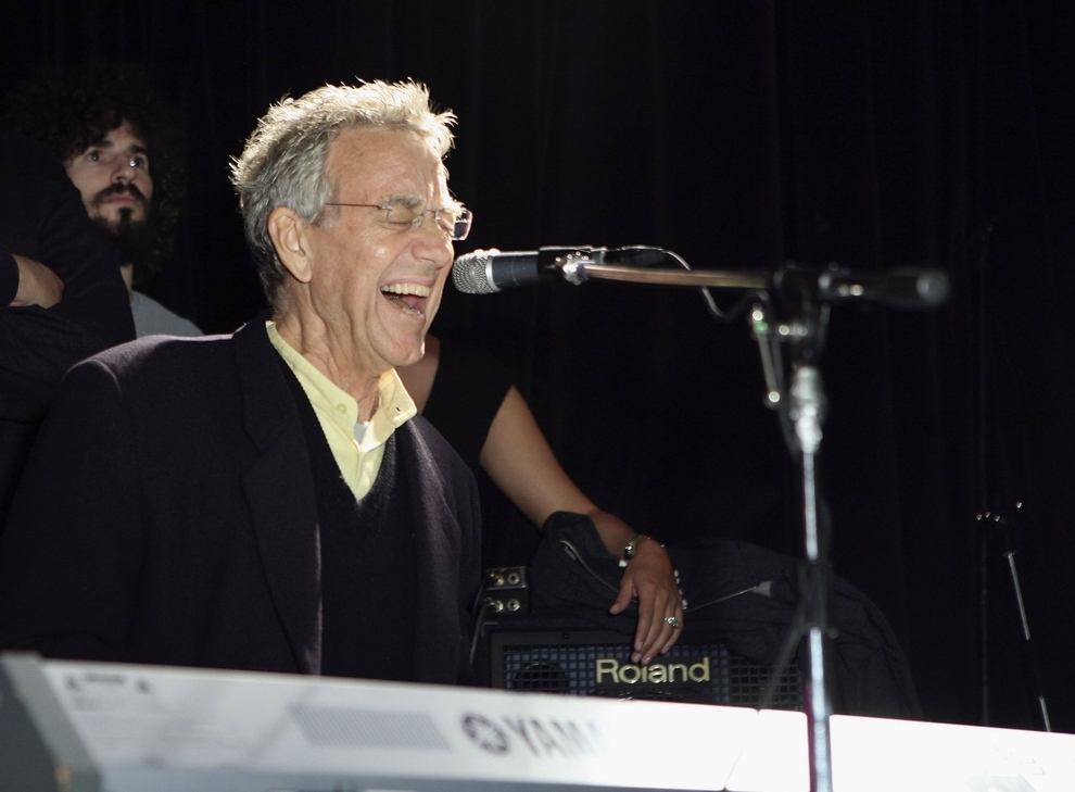 The Doors Keyboardist Ray Manzarek Dies