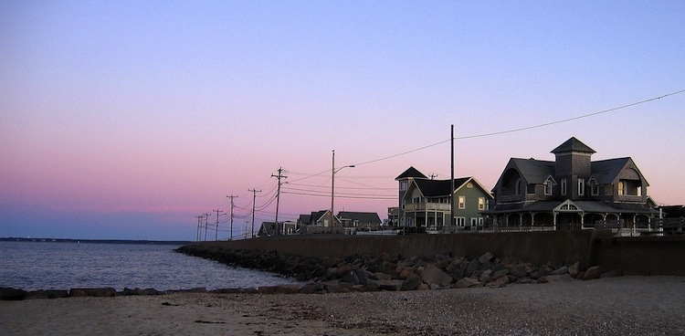 Though set on the fictitious “Amity Island”, Steven Spielberg’s 1975 Jaws was filmed around Martha’s Vineyard in Massachusetts. Many of the iconic beach scenes were shot at Sylvia State Beach. Spielberg loved the Vineyard vibe so much that he even cast locals not only as extras but as two of Sheriff Brody’s sons. Tourism reportedly tripled after the film came out. I grew up just three hours away from where this was filmed. The movie had such an effect on my older brother, who was about 10 when this came out, that he refused to go swimming at our local beach (Crane Beach) that summer, fearing a Great White would attack him.