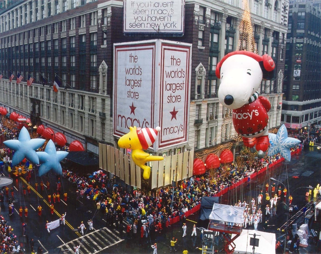 7 Flying Snoopy Balloons From The Macy's Thanksgiving Day Parade