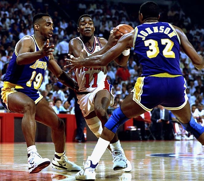Another performance from the 1988 NBA Finals that was better than Lebron was Isaiah Thomas' 43 points, 8 assists, 6 steals, 1 Block and 3 boards ON A SPRAINED ANKLE!