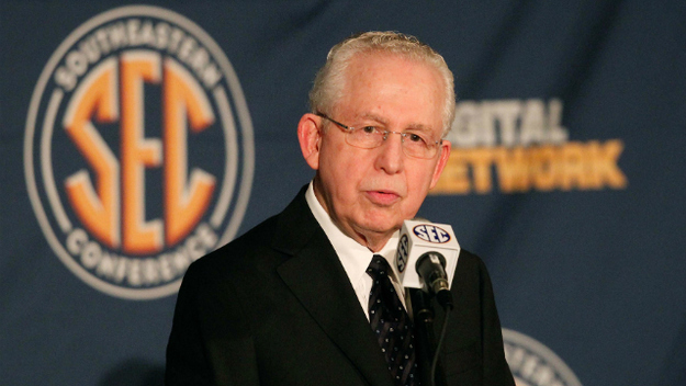 SEC Commissioner Mike Slive set the tone for the 2013 Media Days with a eloquent state of the conference address all while calling out the NCAA to shape up or the SEC and the rest of College Football is going to ship out...SEC Commish Mike Slive Calls Out the NCAA... http://ow.ly/n2e2y #RantSports #RantNCAAF #SECMediaDays