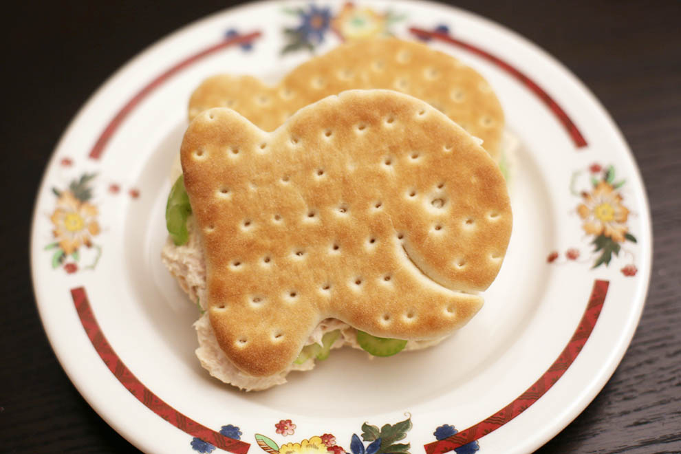 If you didn't know this Goldfish-shaped sandwich bread existed, you're welcome.