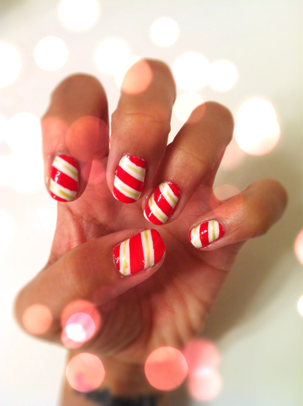 12 Awesome Christmas Nail Art Designs That You Can Try Right Now