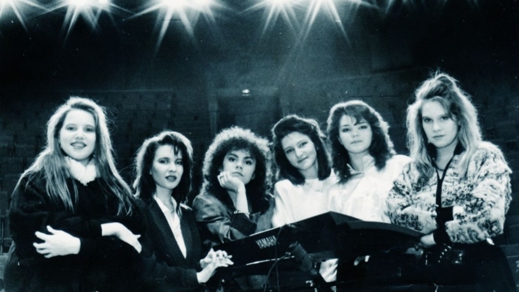 Their look was saccharine girl-power with some serious 'tude (check out the scowl on that one girl in the middle!). Much like with their Western counterparts, teased hair and windbreakers abounded.