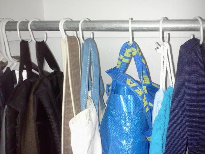 25 Brilliant Lifehacks For Your Tiny Closet