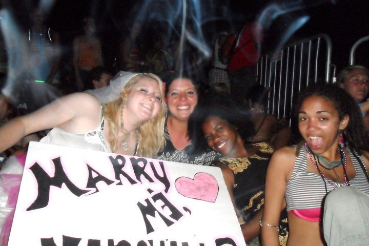 i made it clear to my buddies and everyone around me, NO ONE would ruin my day. and my friends were there to support me. We waited 11 hours in line, skipped all other performances that day, and lathered on sunscreen. AND WAITED.