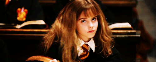 Sur Pottermore, J.K. Rowling révèle la liste des noms des élèves de Poudlard écrite en préparation du premier tome. Outre Hermione Puckle, on trouve Neville Puff, bientôt remplacé par Neville Longbottom (Londubat en français), Lily Moon, le premier nom donné à Luna Lovegood, et Draco Spungen devenu plus tard Draco Malfoy (Drago Malefoy en vf).