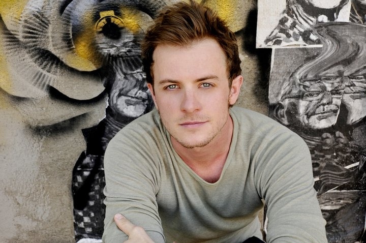 (Does anybody else see the resemblance to Michael Fassbender here?)