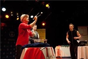 In just one minute, Joe Alexander caught 15 marshmallows using chopsticks from a distance of 2 meters.