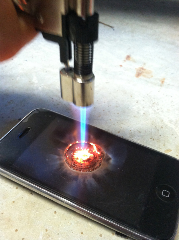 Tumblr user njarck put an iPhone under a butane lighter.