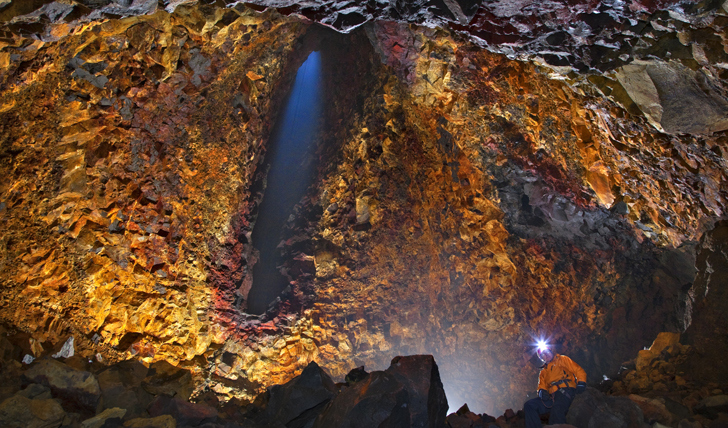 The folks at Inside the Volcano have devised an innovative way to safely lower you down the 400ft dormant volcano from a crane. The whole trip down only takes about 7-8 min.