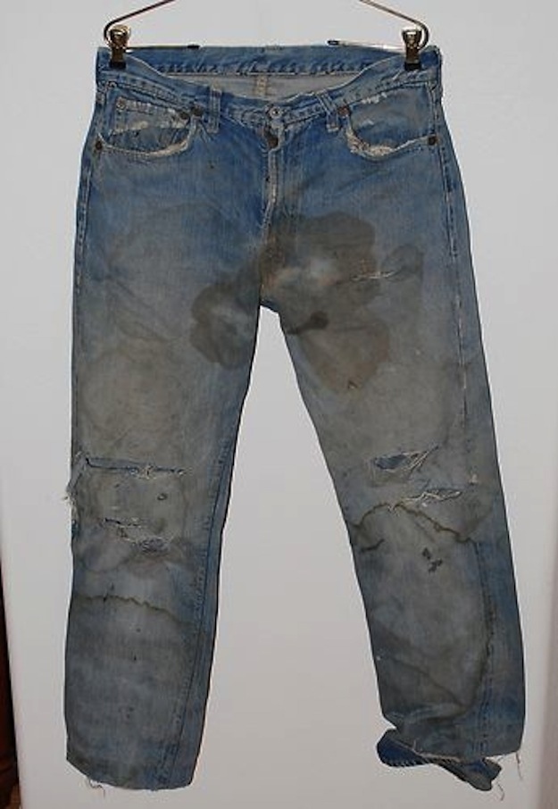 Джинсы грязного цвета. Ab-Stain Jeans. Грязные джинсы. Рваные грязные джинсы. Старые грязные джинсы.
