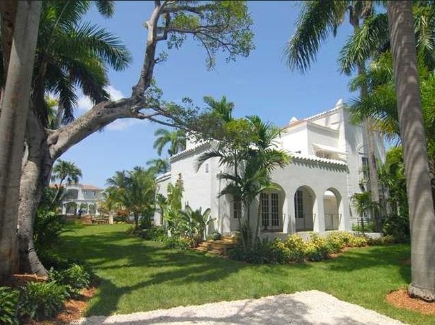Capone had a crew of guards installed throughout the property to monitor his safety well into the last parts of his life.