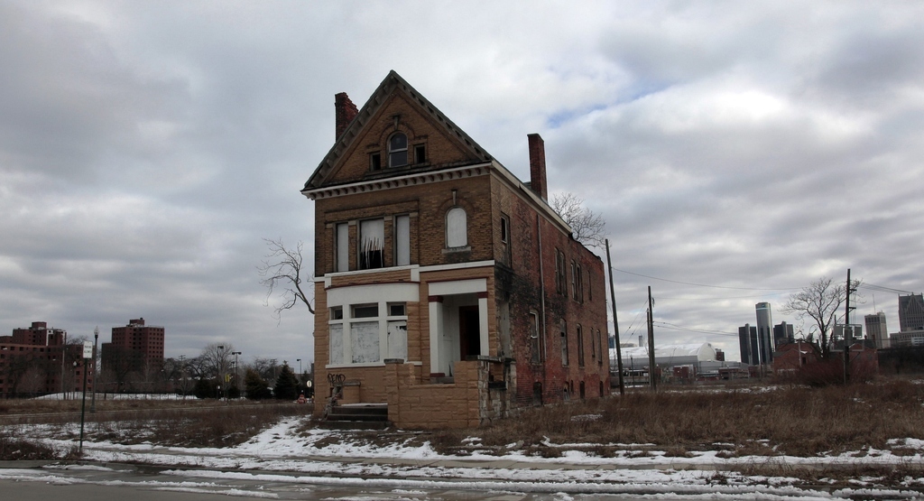 16 Eerie And Heartbreaking Photos Of Detroit's Decline