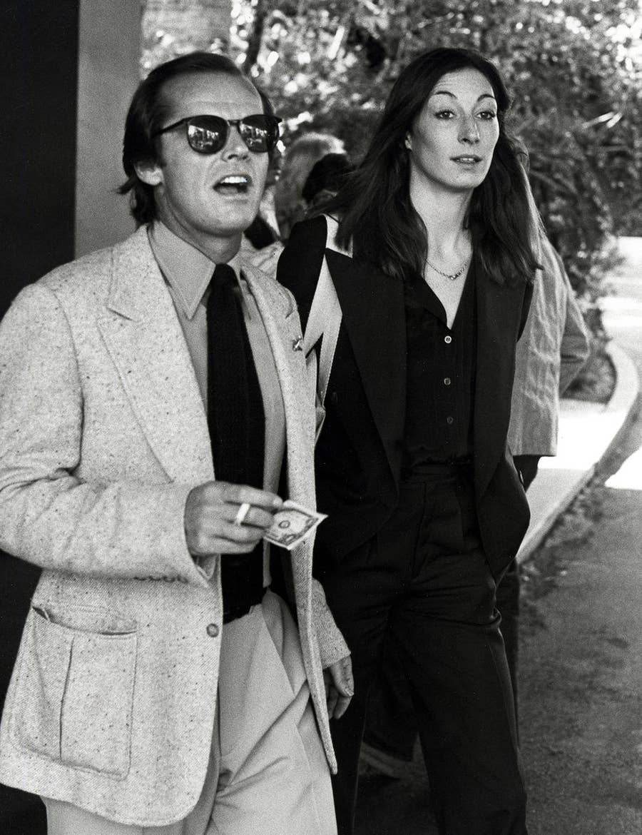 Jack Nicholson and Anjelica Huston Were The Coolest Couple Of The '70s And  '80s, image size:900x1170